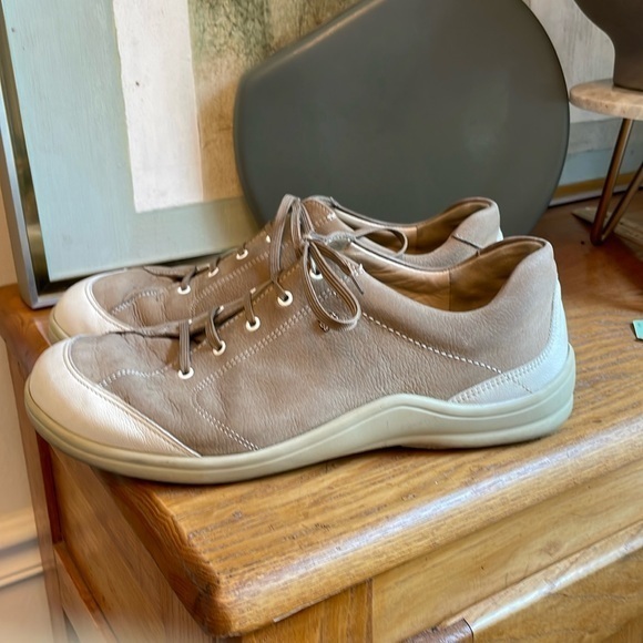 Finn Comfort Tie Up Tan Nubuck & White Leather Shoes